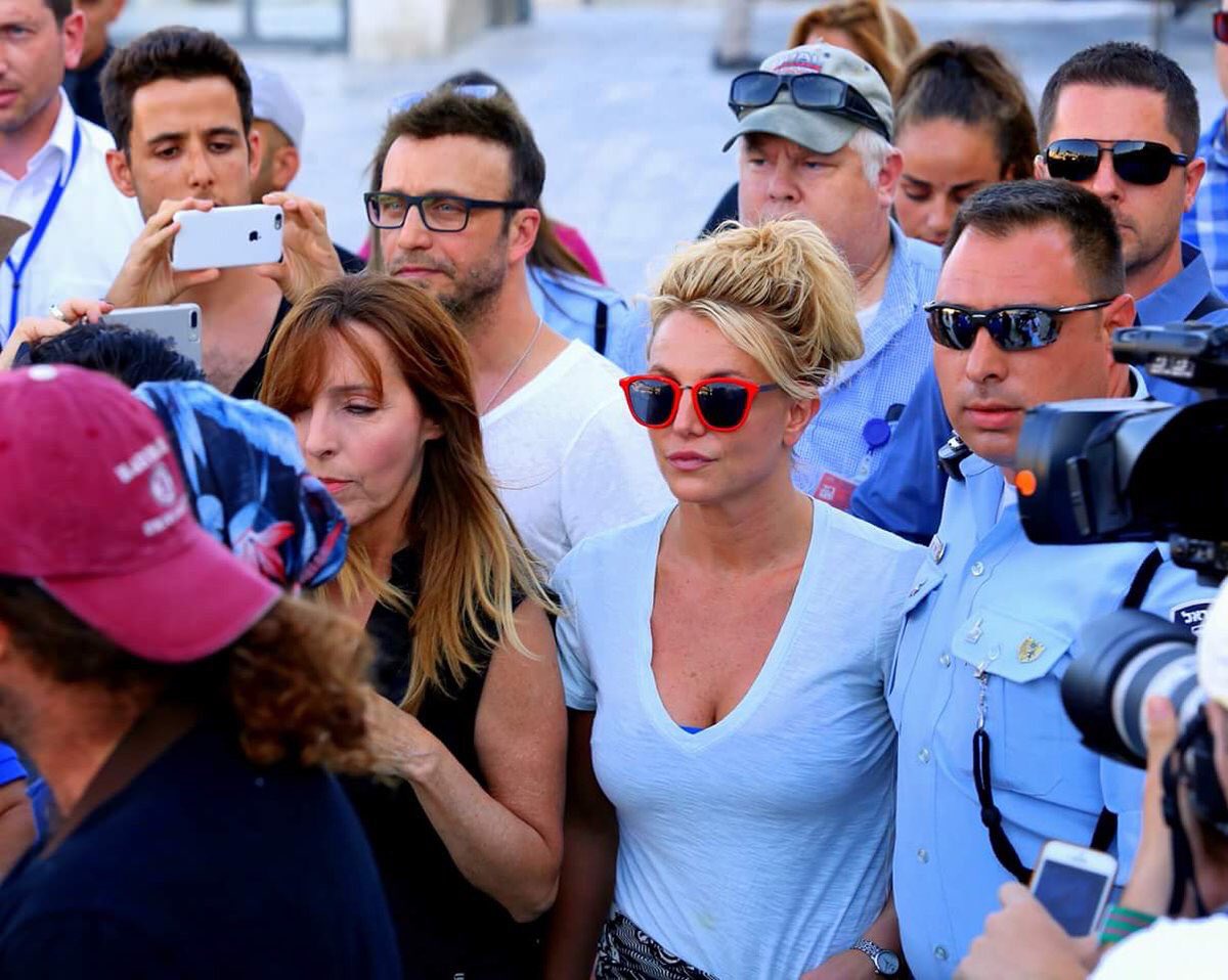 Britney sorprende al cantar en vivo