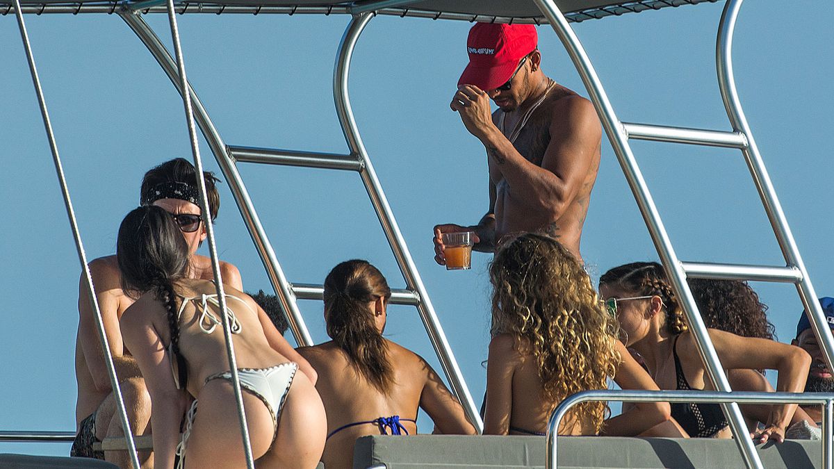 Hamilton de vacaciones en Barbados