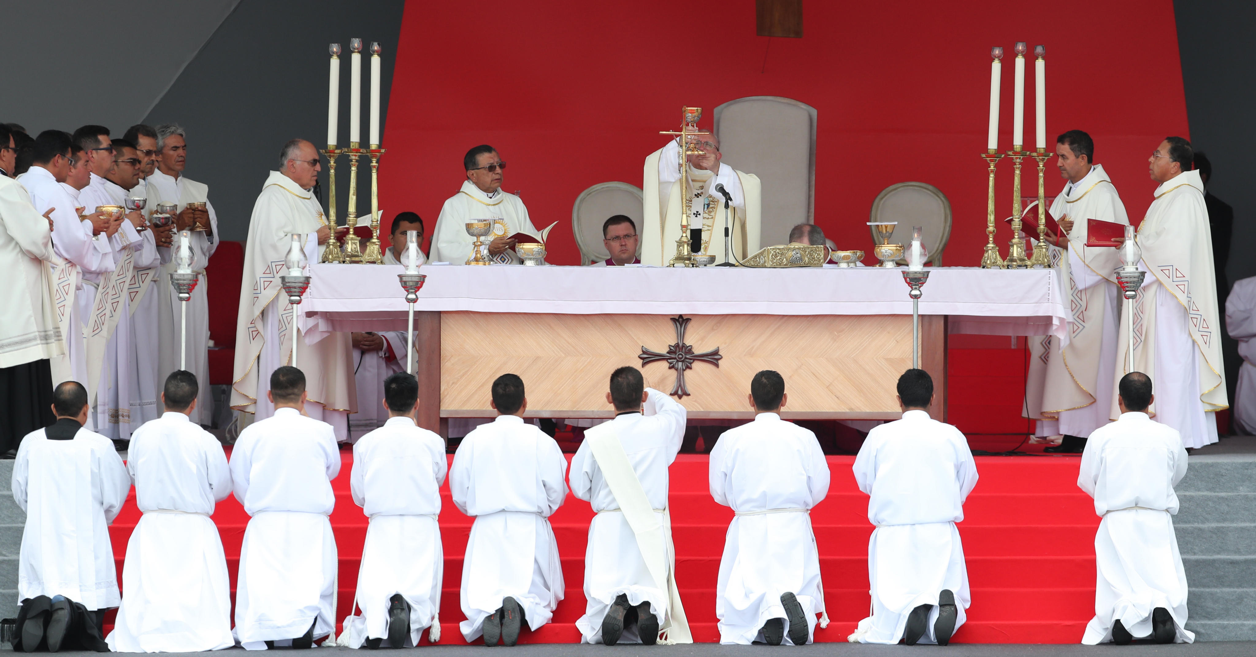 Dateando, El papa Francisco oficia misa en Villavicencio