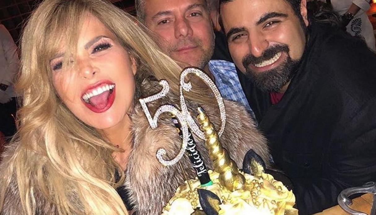 DATEANDO-CHISMEANDO-GLORIA TREVI