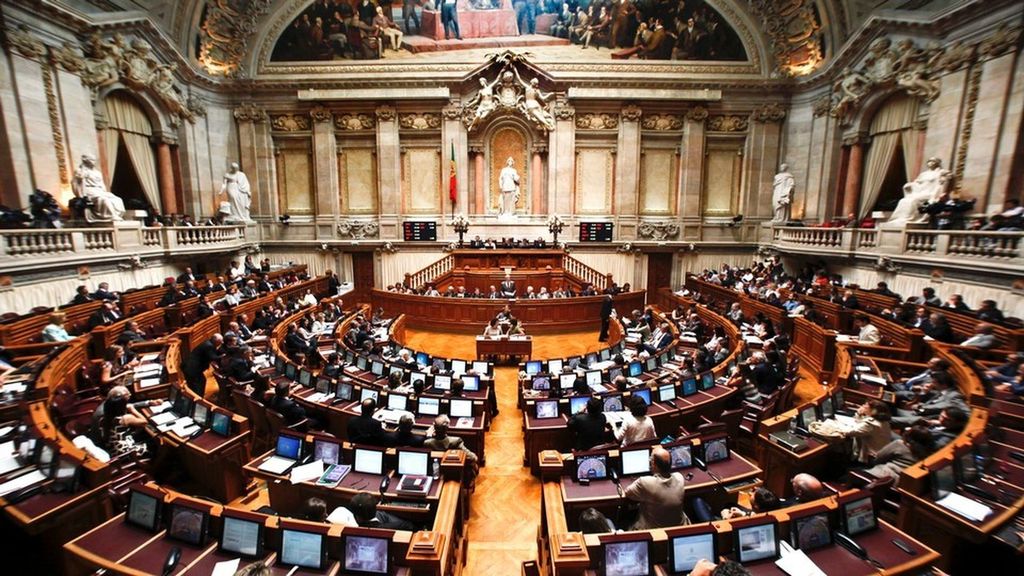 DATEANDO-DATAZO-PORTUGAL-CAMBIO SEXO