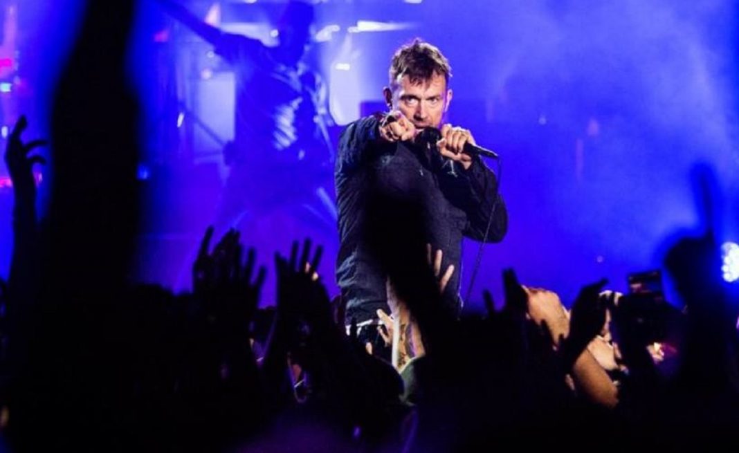 DATEANDO-CHISMEANDO-CANTANTE-GORILLAZ-FRACTURA-COSTILLAS