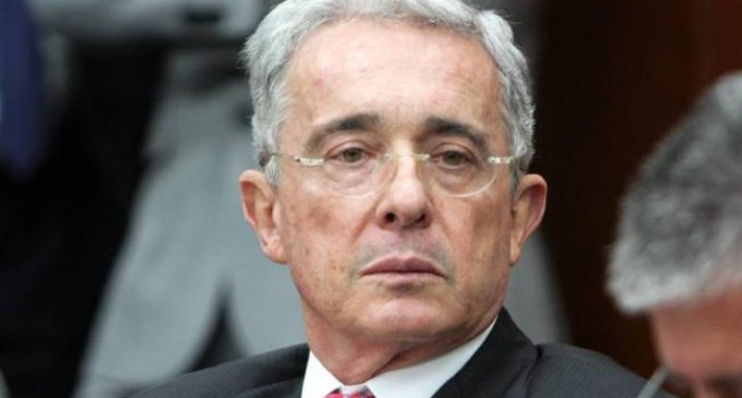 DATEANDO-DATAZO-URIBE-RENUNCIA-SENADO