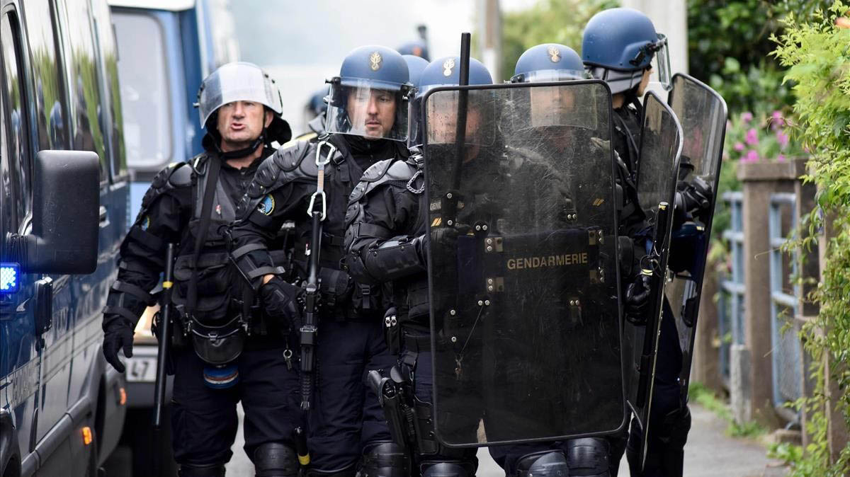 DATEANDO - DISTURBIOS NANTES - FOTO