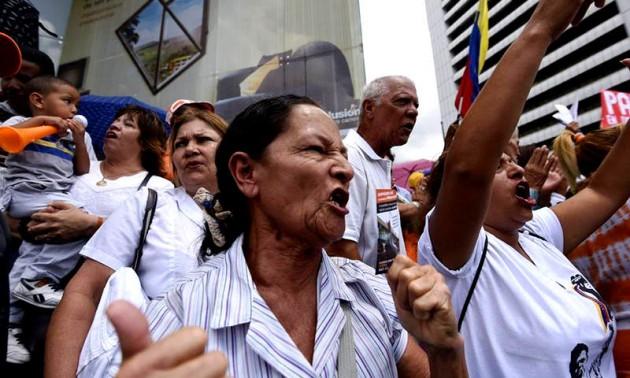 tomas-elias-gonzalez-VENEZUELA--Pensionados-del-IVSS-exigen-el-pago-del-bono-de-alimentaci-n