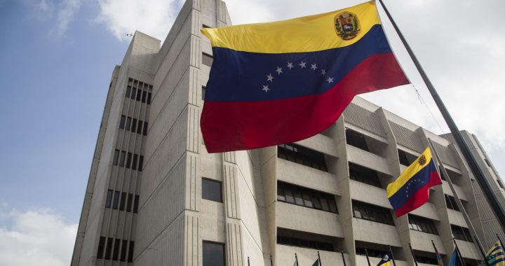 José Guerra calificó como un “acto de desespero” la sentencia del TSJ de Nicolás Maduro