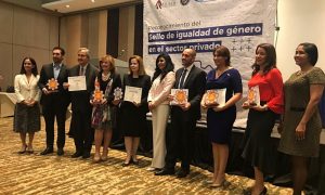 Miguel Angel Marcano Banesco Panamá recibio certificación oro por Igualdad de Genero