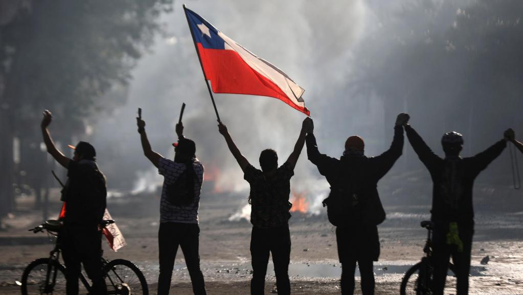 Por sexto día consecutivo el Ejército chileno decretó toque de queda en la ciudad de Santiago