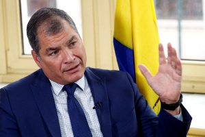 El expresidente hizo un llamado a convocar elecciones anticipadas para solventar la crisis política ecuatoriana