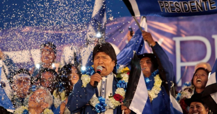 El candidato opositor Carlos Mesa catalogó de "un fraude escandaloso" la supuesta victoria de Morales