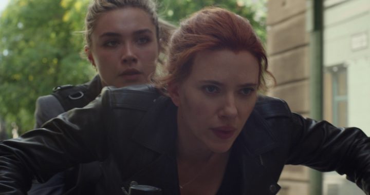 Scarlett Johansson entregará el testigo a la británica Florence Pugh como Black Widow en la próxima cinta de la famosa espía, que se estrenará el 6 de noviembre.