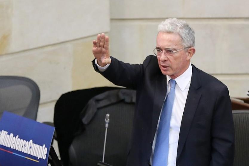 Álvaro Uribe renunció al Senado de Colombia