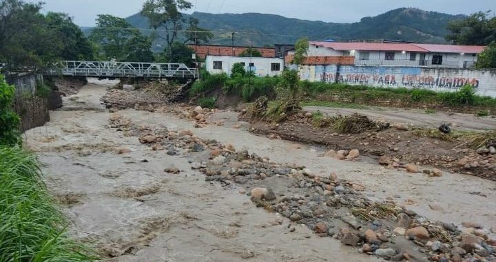 Desbordamiento del río Carapo en Táchira causó tres muertes