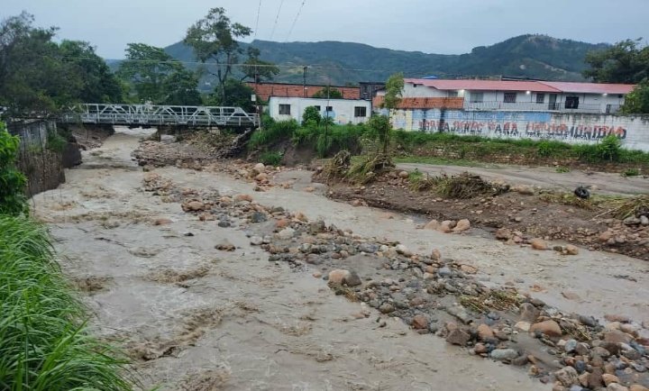 Desbordamiento del río Carapo en Táchira causó tres muertes
