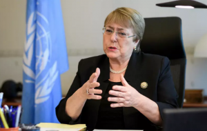 Bachelet rechazó la arremetida contra periodistas y defensores de DDHH