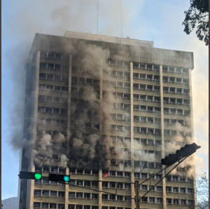 Oficinas del Ministerio de Educación arrasadas por un incendio