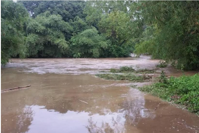 Lluvias en La Guaira causaron la salida de cauce de un río en Osma