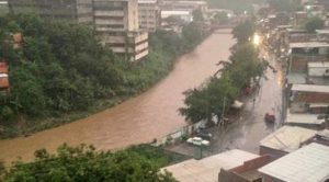 Desbordamiento del Río Guaire causó estragos en varias zonas de la Gran Caracas