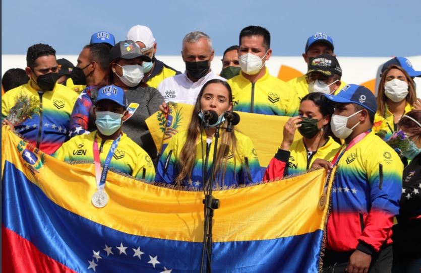 Con el Alma Llanera e Himno Nacional recibieron a los atletas venezolanos