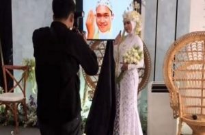 ¡Increíble! Pareja se casa vía videollamada tras positivo por COVID del novio antes de la boda - FOTO