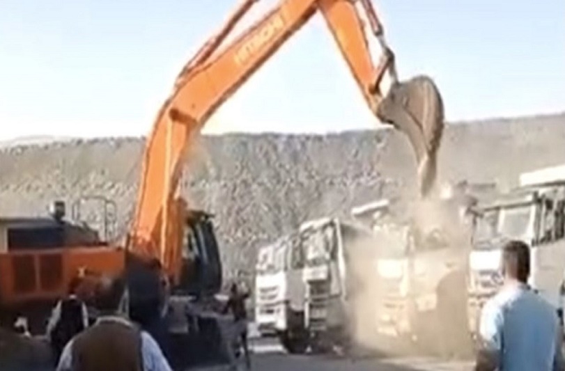 ¡A las malas! Hombre destruye 5 camiones de su empresa porque no le pagaban su salario - FOTO