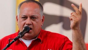 Dirigentes opositores son acusado de ladrones, Diosdado Cabello muestra afiches de “Se busca”
