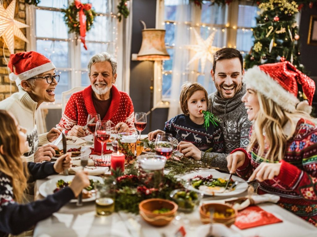 En la cena navideña evita temas que puedan generar discusiones incómodas