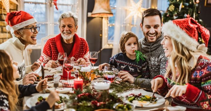 En la cena navideña evita temas que puedan generar discusiones incómodas