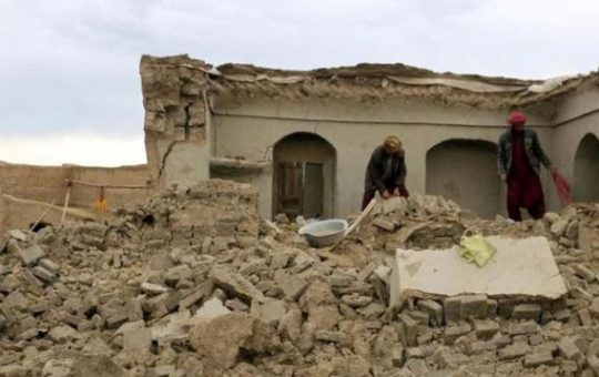 Sismo 6,1 en Afganistán deja más de mil muertos