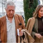 Mario Vargas Llosa genera conmoción en las redes por salir y entrar de una vivienda lejos de Isabel Preysler