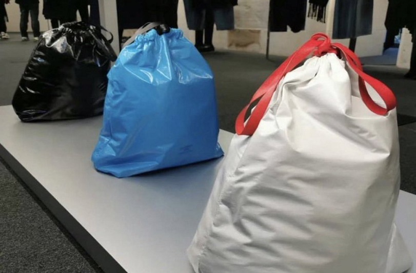 Balenciaga lanzó bolsa de basura de lujo y encendió polémica en redes sociales - FOTO