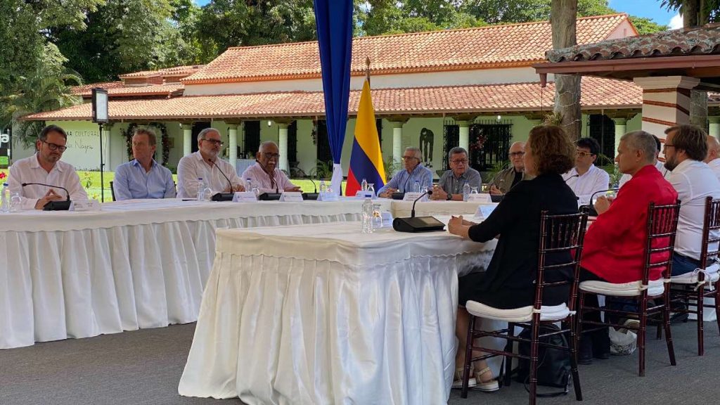 Diálogos por la paz entre el ELN y el gobierno colombiano serán retomados