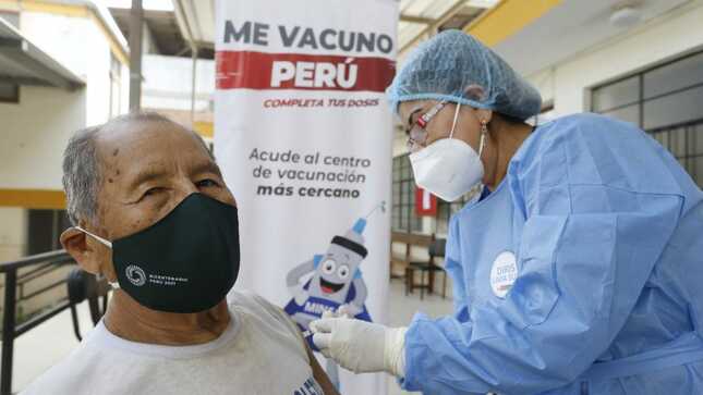 Casos de Covid-19 en Perú incrementan y las autoridades estudian la posibilidad de volver al uso de tapabocas