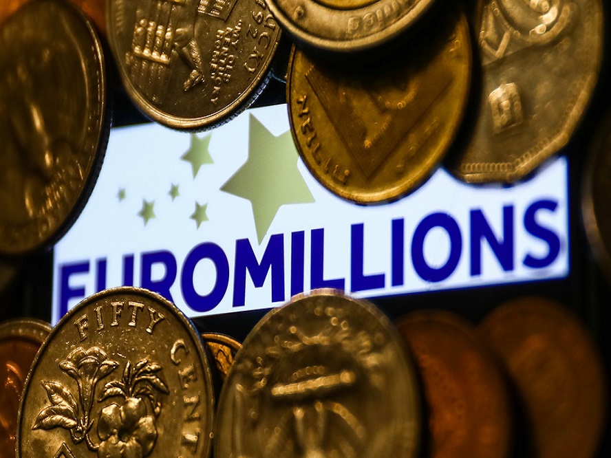 ¡Increíble! ‘EuroMillones’ reparte más de $150 millones entre 165 habitantes de pequeño pueblo en Bélgica - FOTO