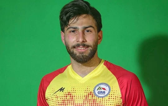 Futbolista Amir Nasr Azadani ha sido condenado a prisión