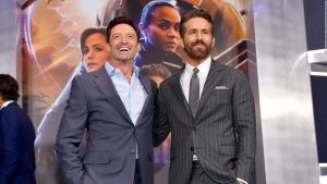 ¿Broma? Hugh Jackman dice que no nominen a Ryan Reynolds al Oscar