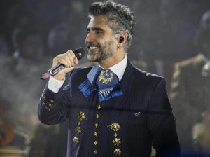 Alejandro Fernández confesó por qué bebe antes de sus conciertos