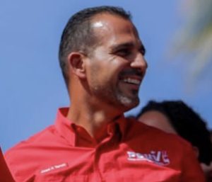 Gobernador chavista le regaló un lujoso carro a esta joven ????????