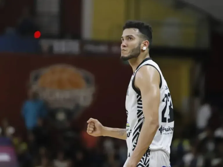 Gladiadores retiene a Anthony Pérez