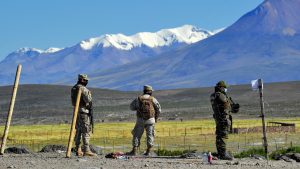 Chile comienza el despliegue militar en su frontera norte ante la crisis migratoria