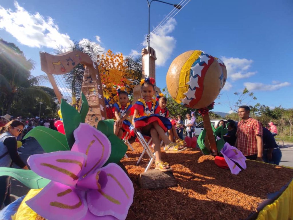 Desfiles, color, fiestas y alegría caracterizan Carnavales en Yaracuy