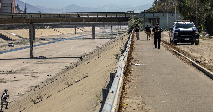 Dos migrantes fueron asesinados a pedradas cuando intentaban cruzar el muro fronterizo hacia EEUU