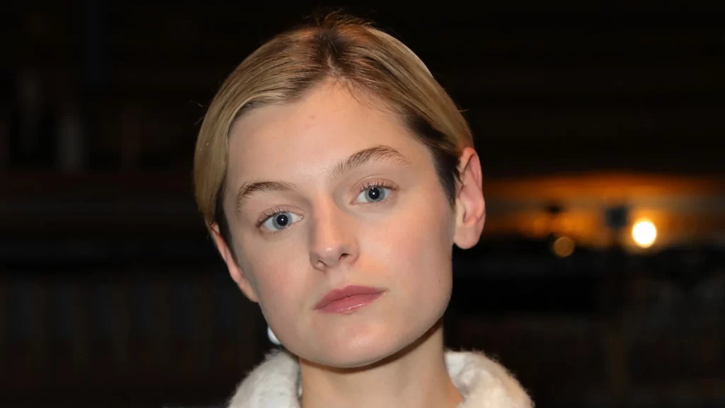 La estrella de "The Crown" Emma Corrin se une a Ryan Reynolds en 'Deadpool 3'