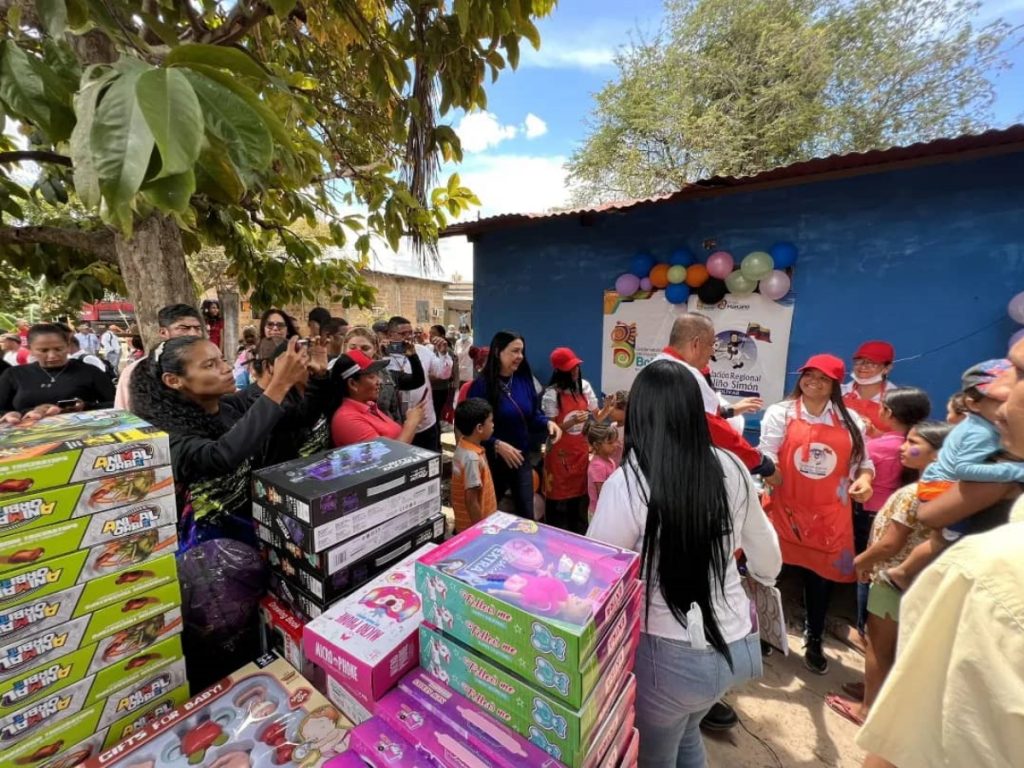 Entregan enseres en sectores de Bolívar gestionados por la VenApp