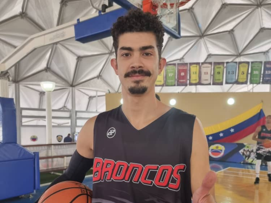 Broncos confirma a su primer foráneo