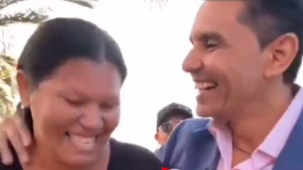 Alcalde de El Tigre le regaló un Manduco de 25 cm a vecina (Video)