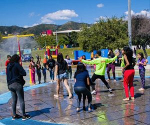 Caraqueños disfrutan de los espacios acuáticos del Parque Hugo Chávez