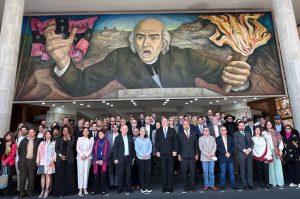 Gobierno de Colombia y el ELN reanudan el diálogo en México