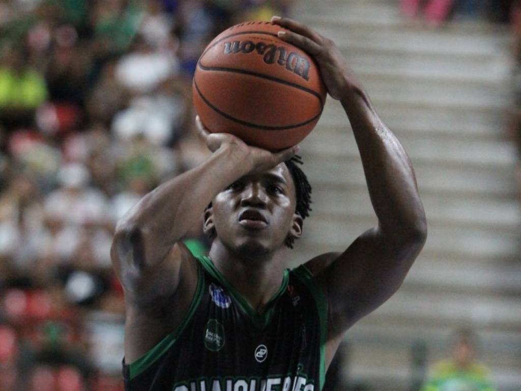 Gendry Correa se queda con Guaiqueríes