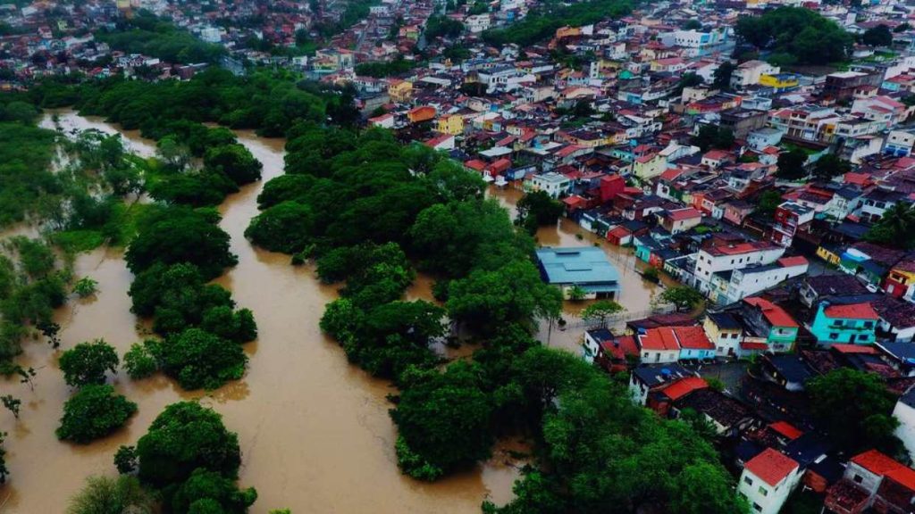 Venezuela se solidariza con Brasil por lluvias que han dejado 44 muertos en Sao Paulo